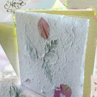 idea biglietto invito partecipazione di carta gelso avoha fatta a mano inserti foglie petali cartoncino stampato matrimonio