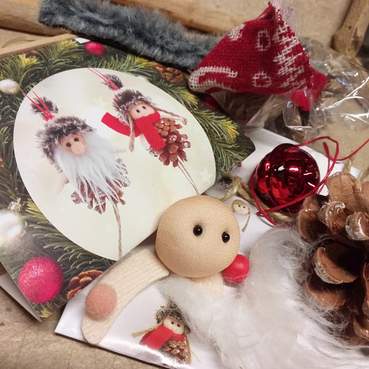 gnomi natalizi folletti del bosco pigne sonaglio campanellino di pannolenci feltro, Christmas set do it yourself | Kit lavoretti creativi Natale bambole occorrente spiegazioni materiali creativi barba imbottitura faccina perle legno per naso