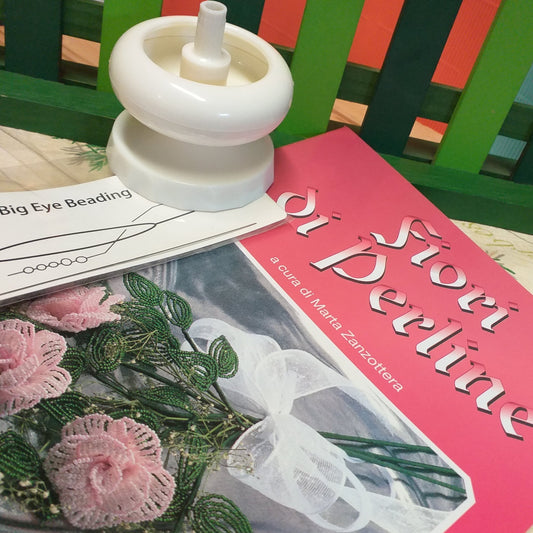 kit yoyo infilaperle mulinello trottolina e rivista libretto con istruzioni foto tutorial fiori di perline creare rose con conteria veneziana rocailles perle