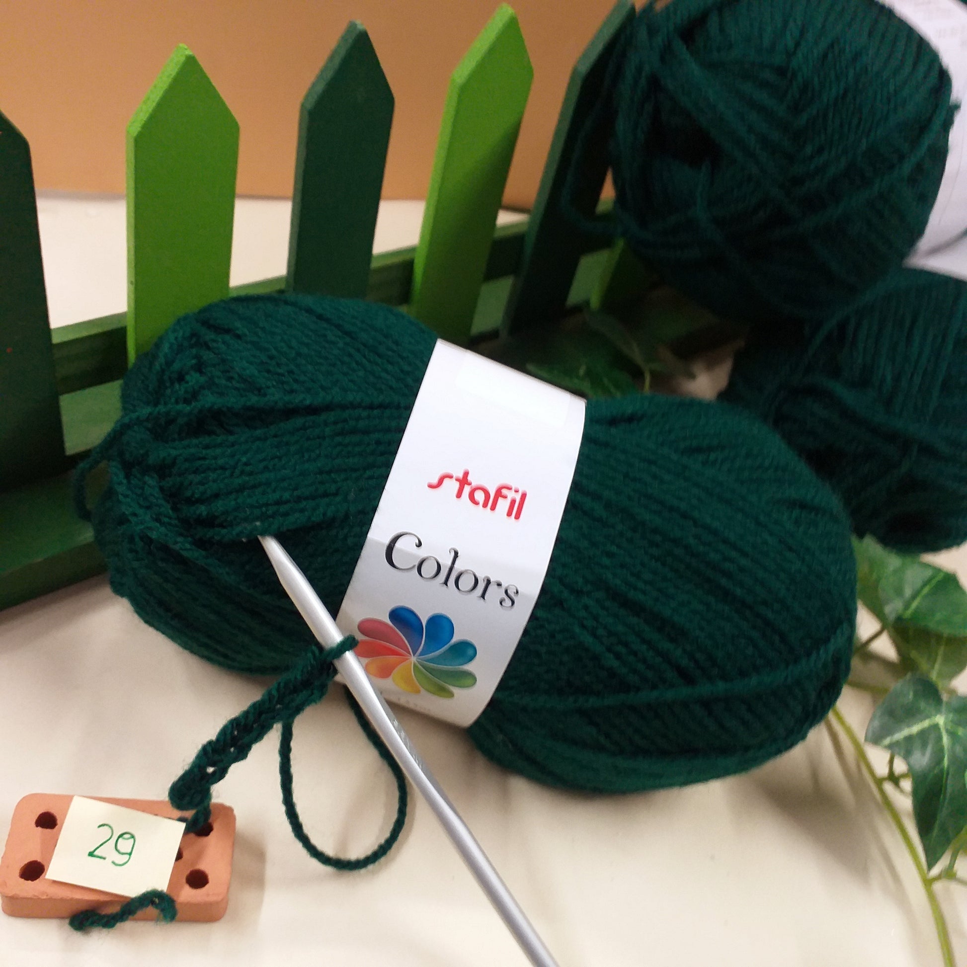 Stafil colors verde scuro abete Natale colori lana acrilica economica sintetica offerta filati gomitoli poliestere per uncinetto e lavori ai ferri a maglia uso sferruzzare amigurumi sciarpe maglioni copertine bambini decorazioni natalizie