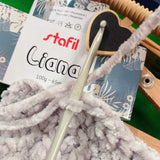 composizione filato lavori a maglia ciniglia lana Stafil Liana gomitolo 100 g 65 metri grigio chiaro per uncinetto 5