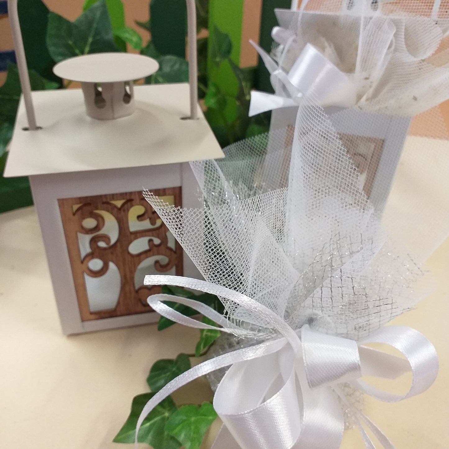 50° o 25° lanterna bomboniera metallo bianco beige albero della vita legno confezionata confetti anniversario di matrimonio venticinquesimo cinquantesimo ricordino nozze