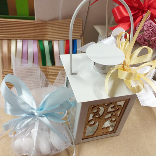 lanterna bomboniera metallo bianco beige albero della vita legno confezionata sacchetto confetti cresima comunione matrimonio anniversario ricordino nozze