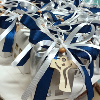 mix blu bomboniere Comunione Cresima portachiavi Croce legno Tau francescana cordino perline confezionate artigianali confetti lanterne sacre religiose cartoncino scatolina bigliettino personalizzato Santo Giorno con simboli