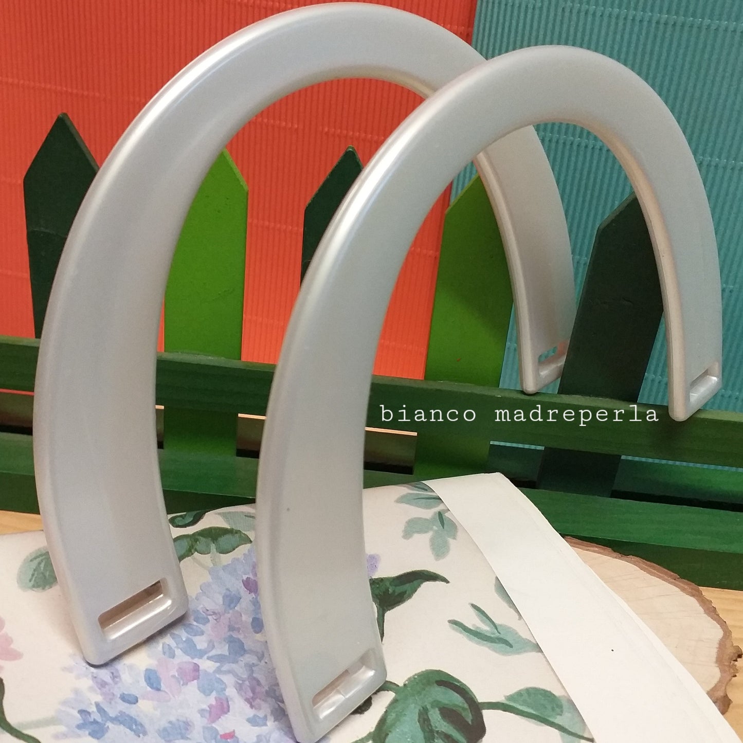 colore bianco madreperla manici plastica economici forma mezzaluna uso accessori fai da te creazioni fatte a mano borsette uncinetto