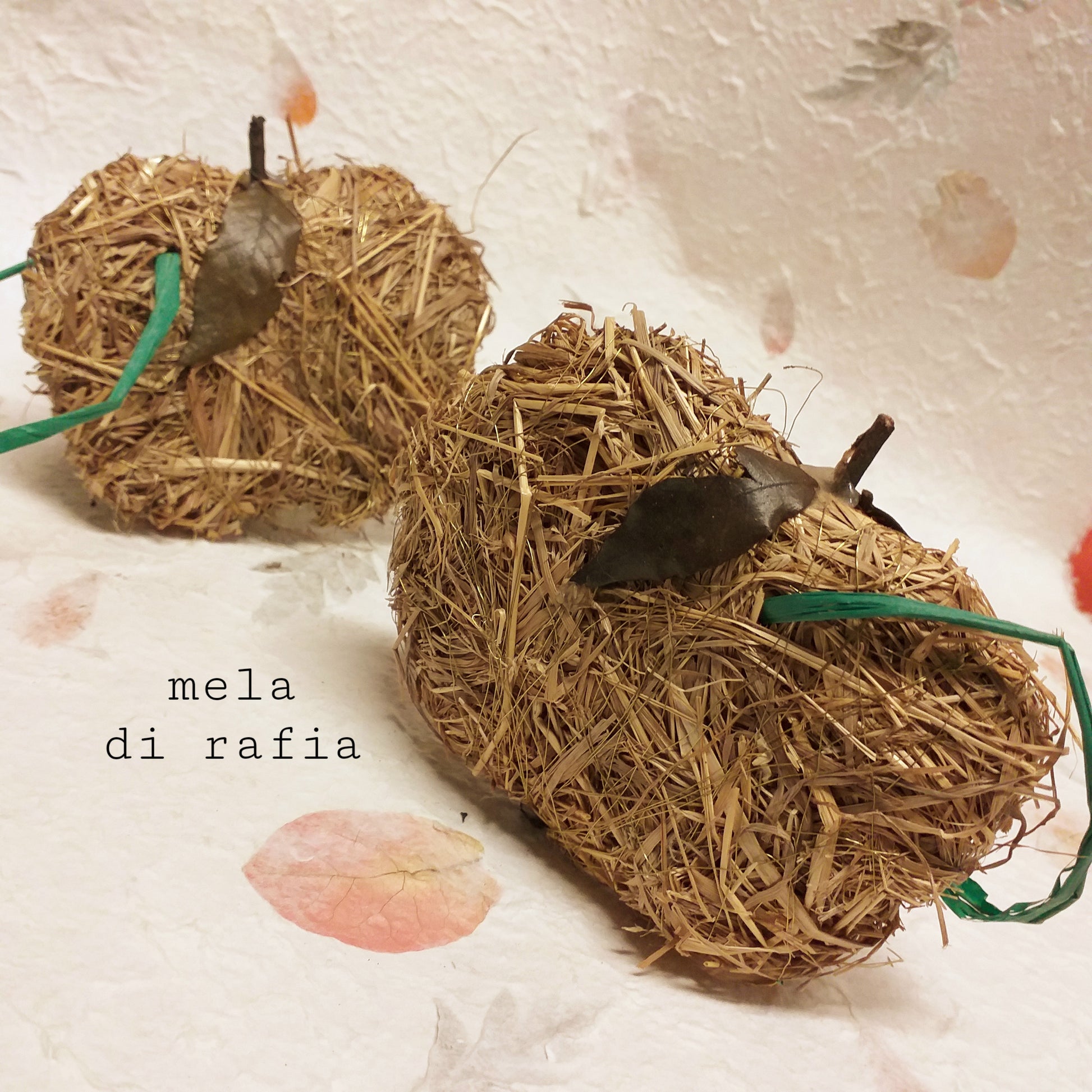 mela di rafia da appendere addobbi per hobby creativi uso confezioni regalo decorazioni Pasquali Natale packaging