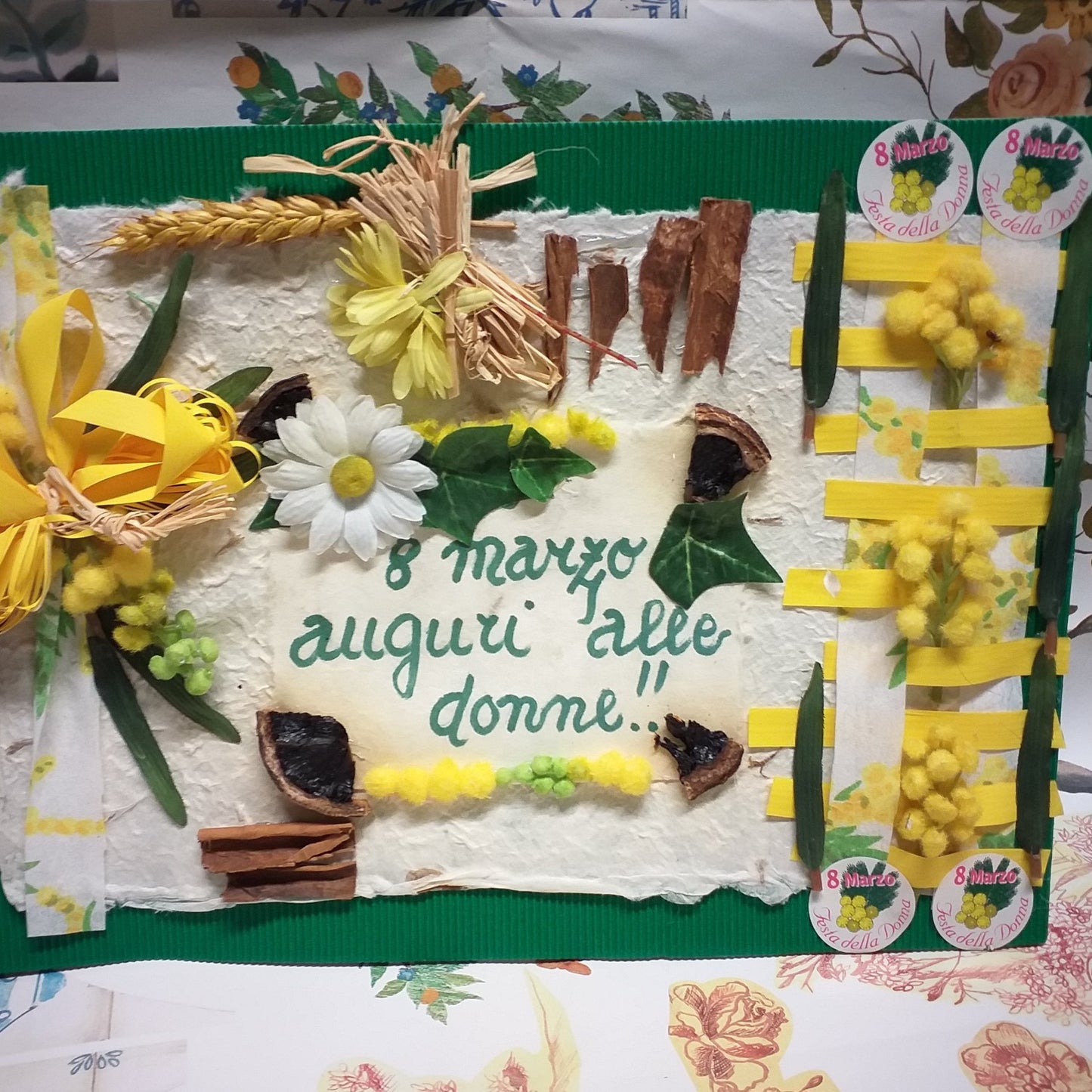 tableau 8 marzo auguri con mimosa artificiale e fai da te festa della donna decorazioni casa vetrina negozio idee regalo packaging
