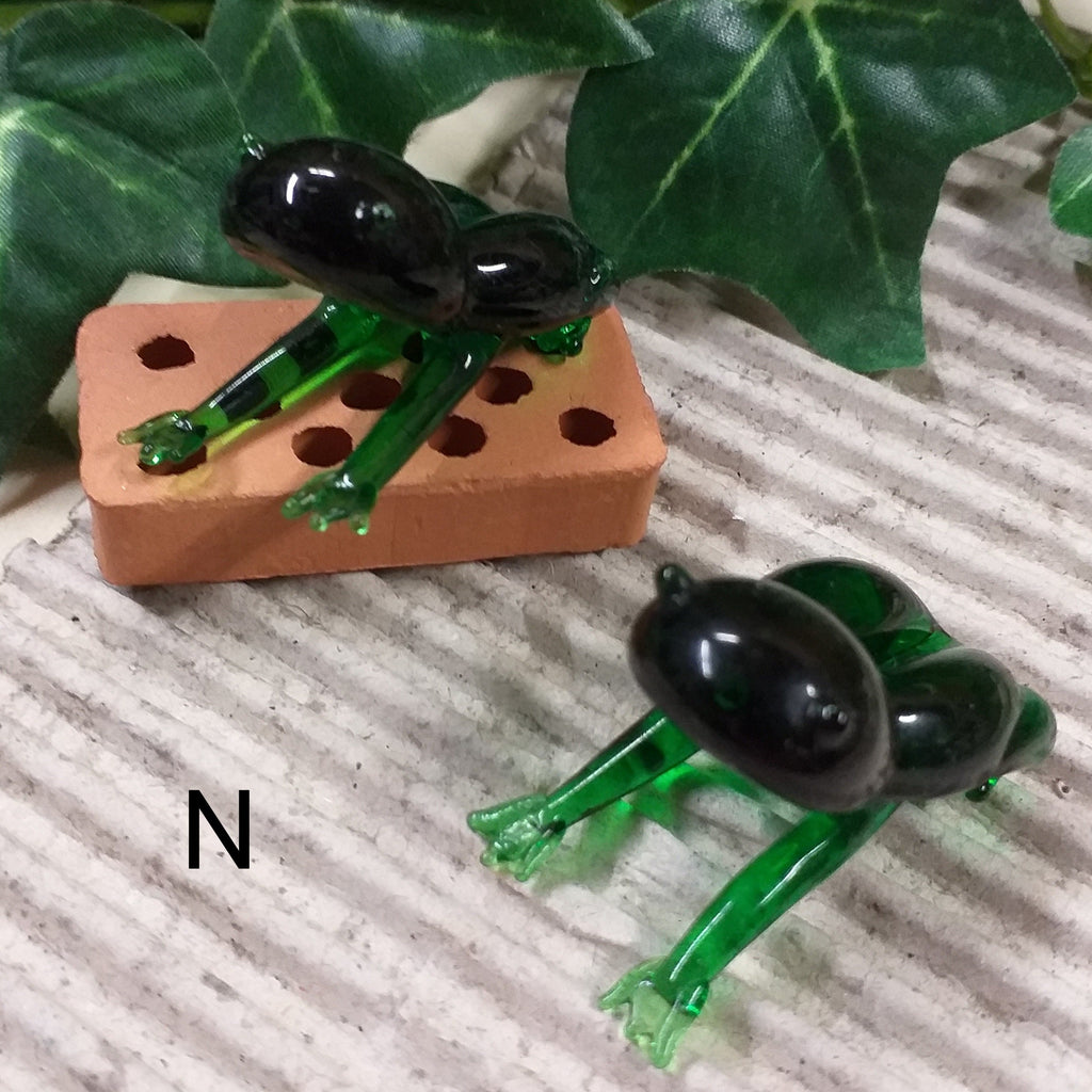 Uova in miniatura in resina su vassoio: set di cibo per la cucina della casa delle bambole - Italia