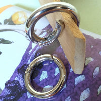 ganci argentati forma moschettoni anelli apribili uso creare chiusure borse artigianali fatte a mano fettuccia uncinetto