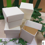 forma cubetto cartoncino bianco panna shop negozio vendita offerte a stock lotto di scatole porta bomboniere e scatoline portaconfetti