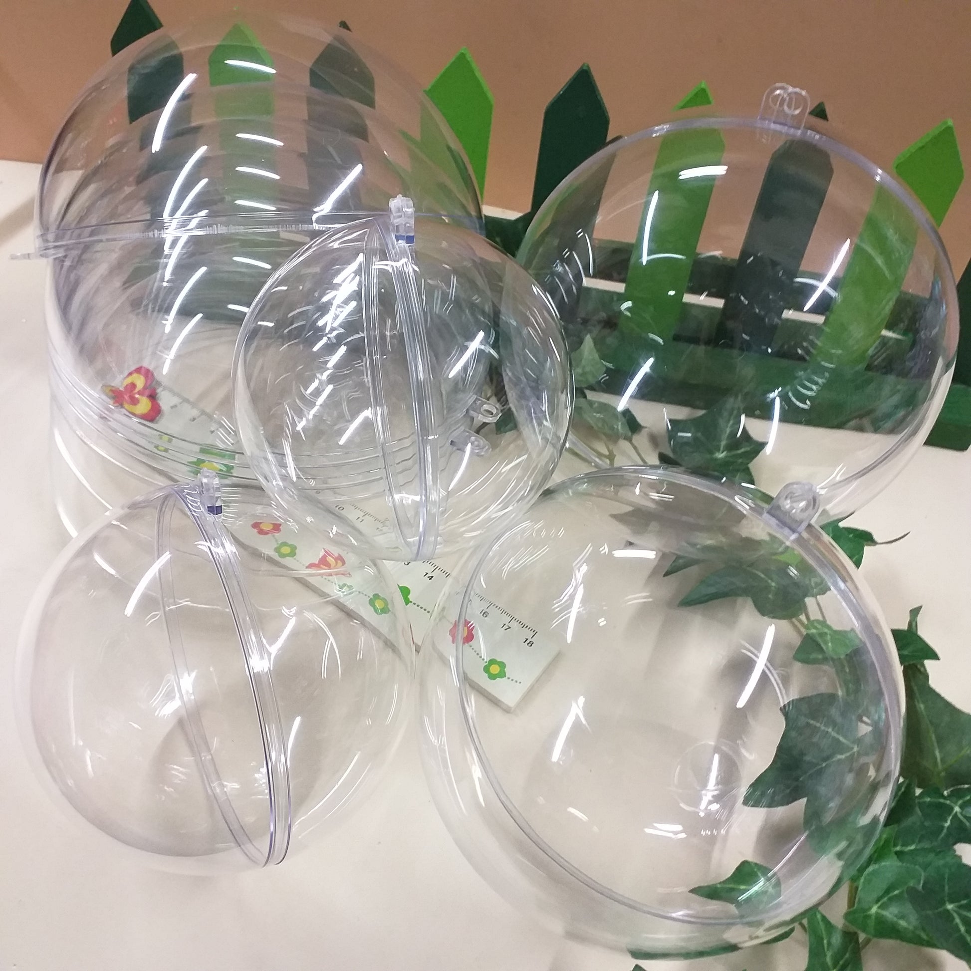 negozio online palline plastica trasparente apribili divisibili sfere aperte grandi piccole Natale da decorare riempire confezionare per packaging regali albero addobbi decorazioni