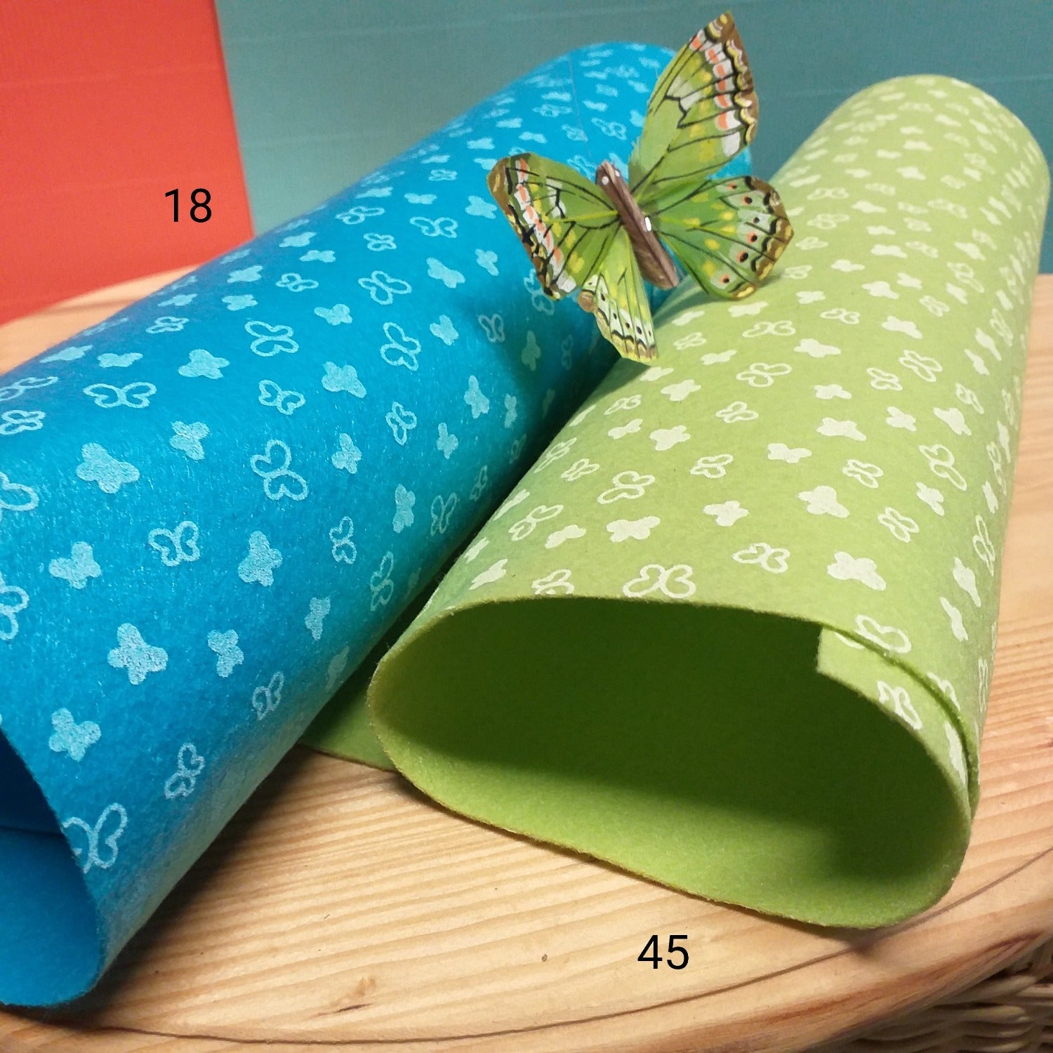 tessuto cucito creativo feltro pannolenci stampato fantasia disegnato farfalle verde turchese uso lavoretti creativi bambini pasquali ghirlande fuoriporta centrotavola fiori composizioni