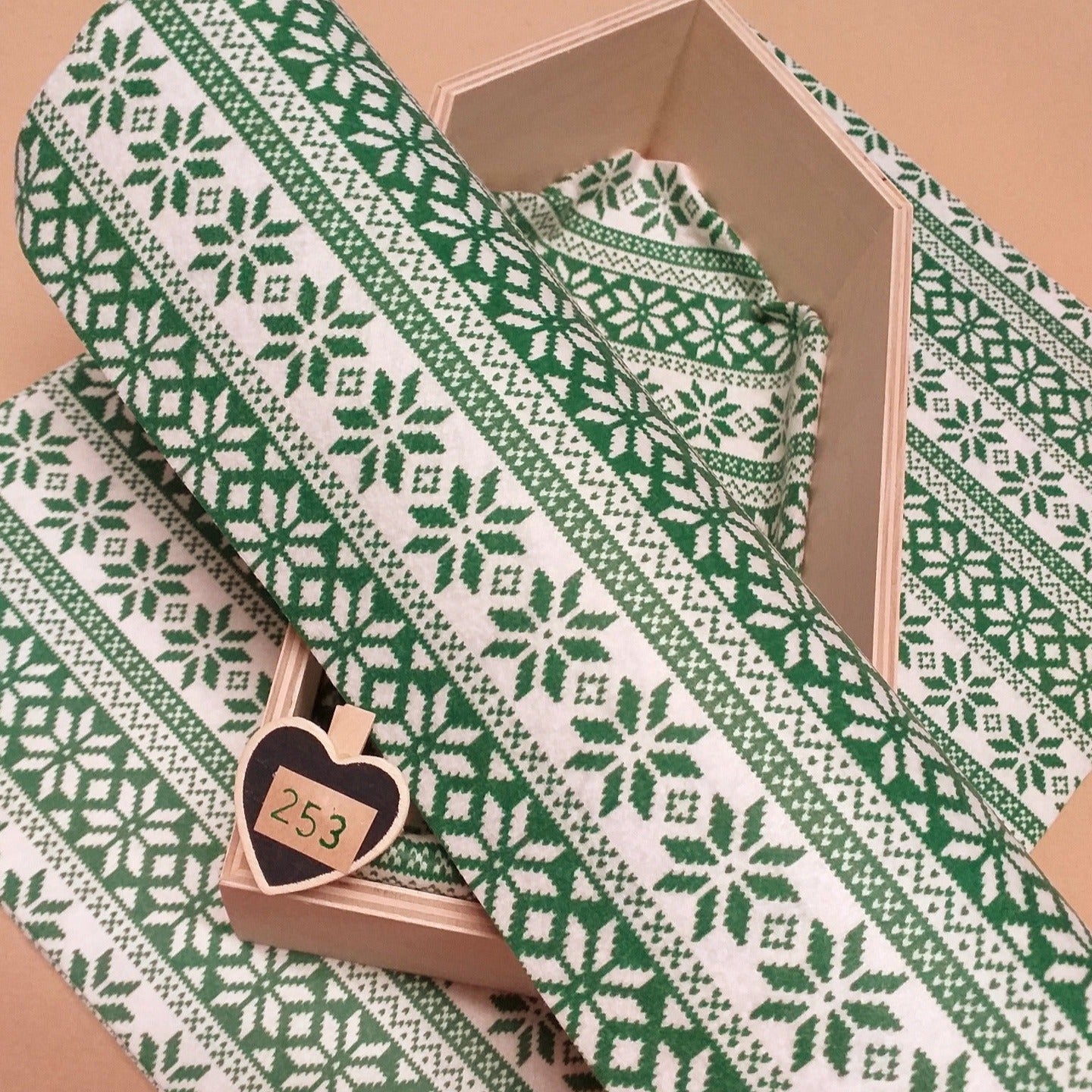 pannolenci stampato Natale feltro morbido fantasia tirolese panna verde scuro uso per creazioni gnomi natalizi elfi del bosco bambole folletti addobbi decorazioni albero casetta legno