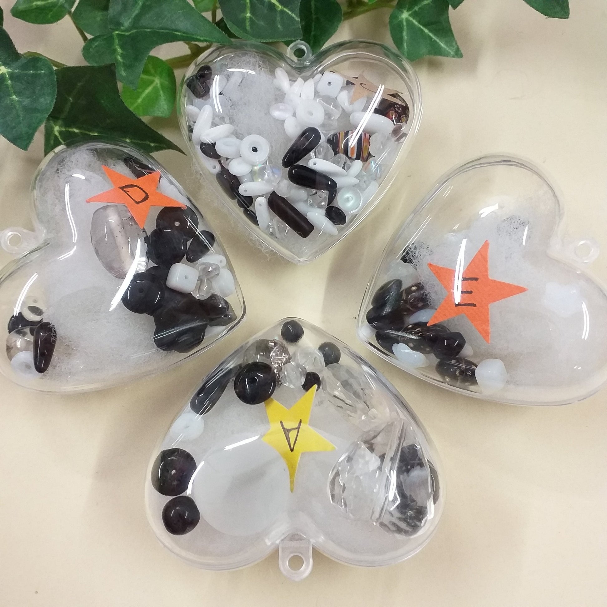 lotto misto perle scatola cuore 25 grammi perline palline sferette olive pois di vetro nero trasparente colore cristallo sfuse stile murano veneziane uso fai da te bigiotteria gioielli bijoux collane orecchini