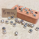 5 mm perle argentate di plastica hobby perline metallizzate argento con foro uso lavoretti creativi bigiotteria hobbistica natalizia decorazioni bomboniere 25 anni anniversario di matrimonio e nozze