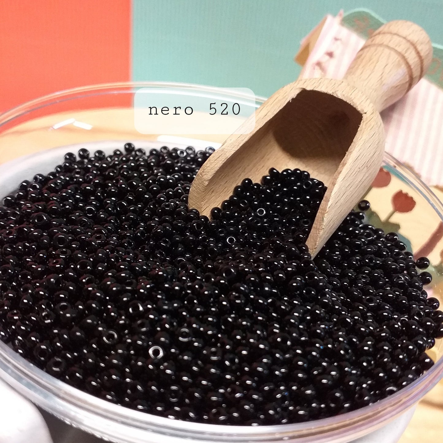 colore nero rocailles perline in vetro lucido conteria ad uso creazioni fiori di Venezia gioielli bijoux hobby alberelli piante bonsai