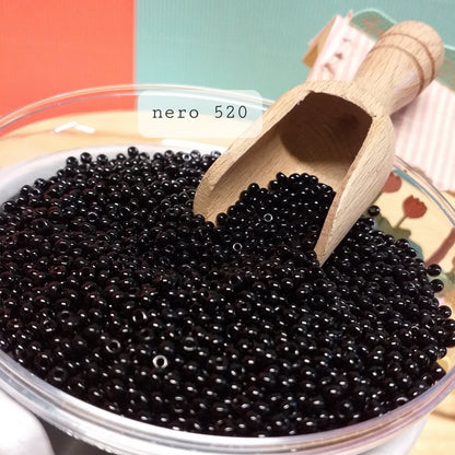 colore nero rocailles perline in vetro lucido conteria ad uso creazioni fiori di Venezia gioielli bijoux hobby alberelli piante bonsai