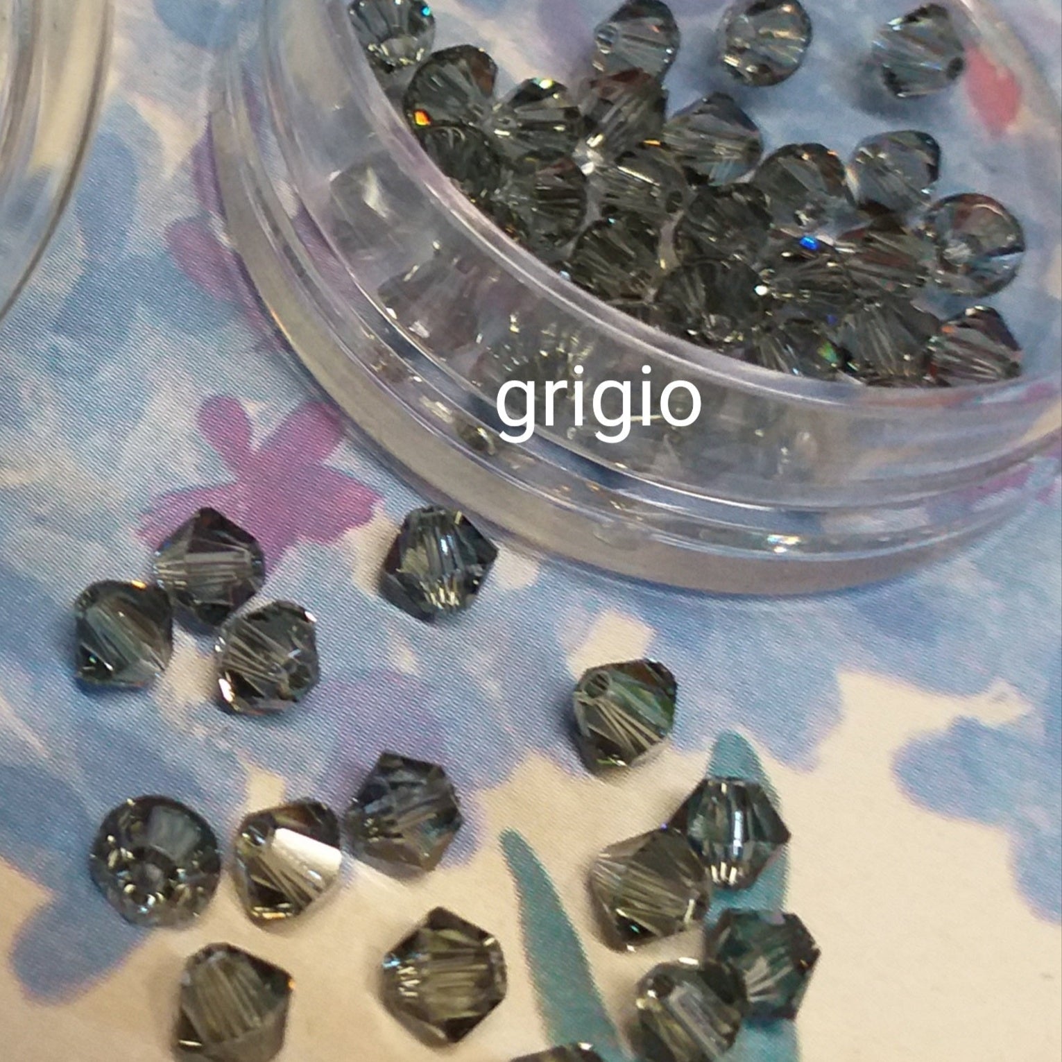 perle swarovski 4 mm per bigiotteria rombetti bicono perline smeraldo grigio uso per lavorazione artigianale orecchini anelli