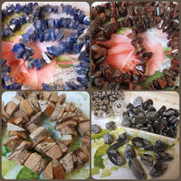 negozio fili chips frammenti schegge di pietre dure e semipreziose bigiotteria sodalite occhio tigre diaspro paesaggio ossidiana