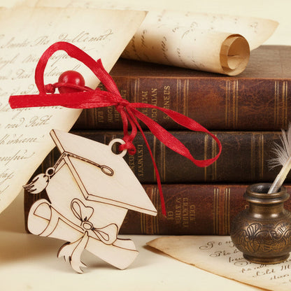 cappello tocco laureati portachiavi laurea ciondolo legno pirografato fatto a mano con perline corda rossa fiocchetto per bomboniere fai da te originali diploma magistrale facoltà universitarie