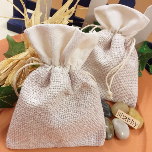 shabby chic style sacchetto juta tela sacco rustica portaconfetti bomboniere fai da te con corda tirante grezza uso confezionamento confetti comunione matrimonio laurea packaging enogastronomia riso caffè portalavanda