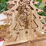 stelline e dettagli Presepe legno Natività Giuseppe Maria Gesù bambino gruppo albero Natale miniature decorazioni addobbi natalizi idee regalo composizione artigianale