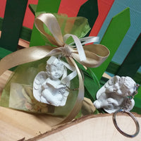 portachiavi angelo stilizzato bianco resina confezionato sacchetto verde bomboniera artigianale economica di angioletti comunione cresima ragazzo bimbo ragazza bimba