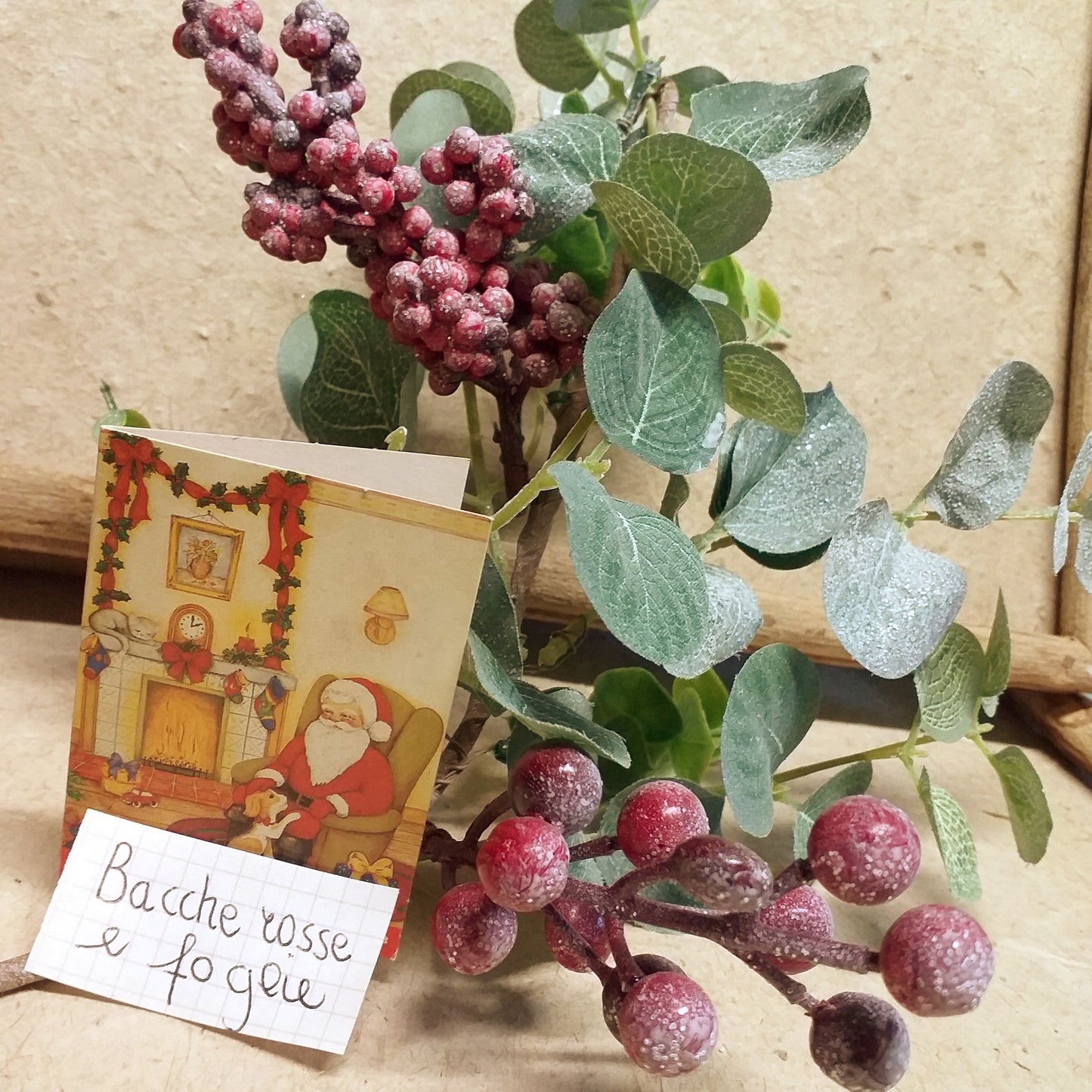 rami finti ghiacciati bacche rosse mirtillo foglie piante artificiali natalizie decorative Natale botanica Renkalik uso fai da te decorazioni addobbi centrotavola composizioni floreali ghirlande fuoriporta