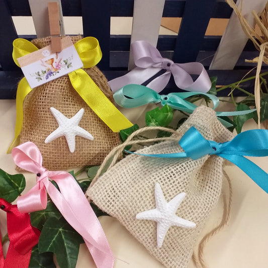 giallo turchese colori sacchettino portaconfetti bomboniere juta bianca confettata con gessetti e corda nautica rustica con tirante confetti incartati uso confettata Prima Comunione cresima battesimo compleanno anniversario