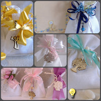 idee come confezionare sacchetto bianco di tessuto con confetti per bomboniera Prima Comunione Battesimo matrimonio anniversario nozze con Croce Tau albero vita
