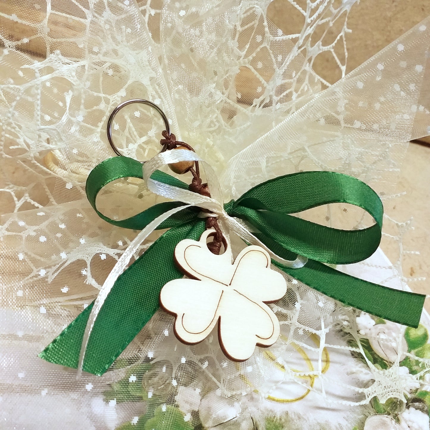 colore verde sacchetto bomboniere portachiavi ciondolo quadrifoglio portafortuna legno nascita gemellini Battesimo Comunione matrimonio compleanno confezionato confetti