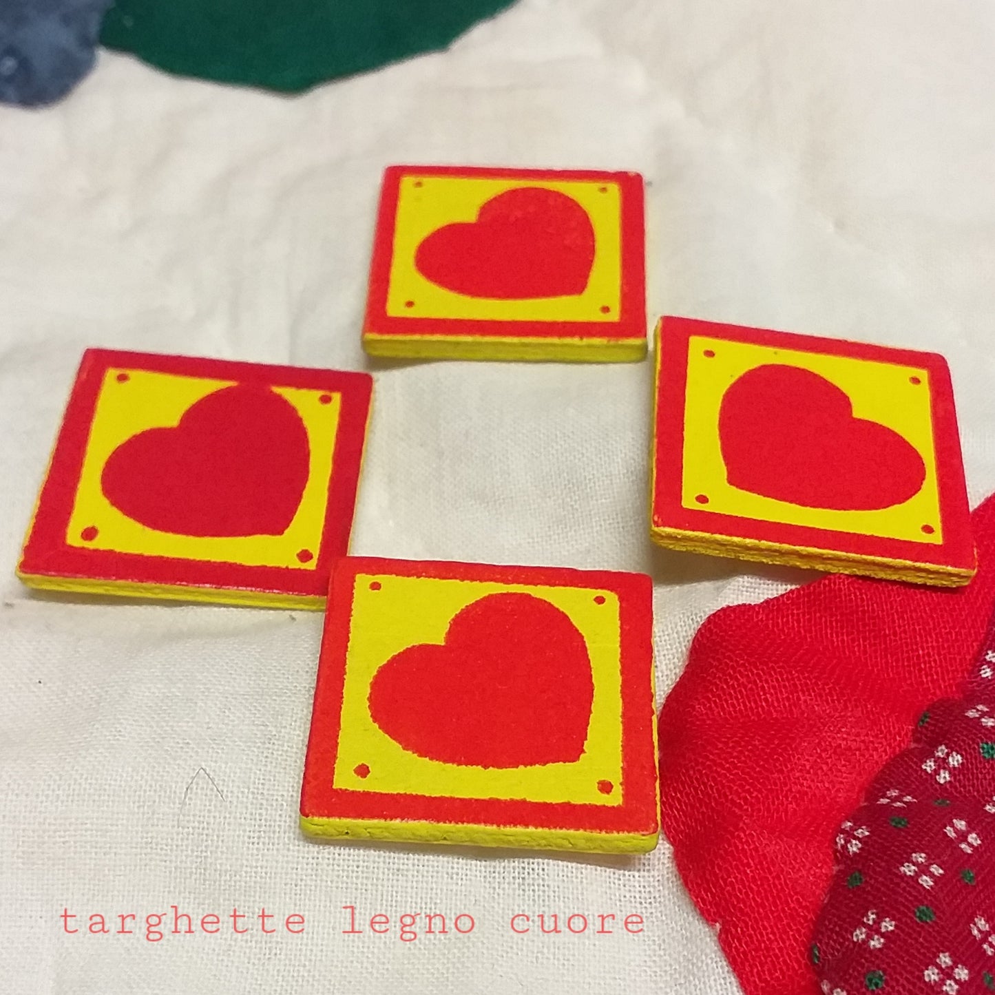 idea fai da te tags con nastri applicazioni di legno forma cuore colorate 2.5 cm etichette per Pick fiori vetrine fioristi san valentino confezione regalo