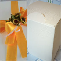 scatole bomboniere grandi cartoncino avorio panna idea decorazione nastro girasoli matrimonio