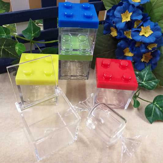 Vetrina negozio scatoline plexiglass trasparenti scatole di plastica rigida per confezioni regalo Pasquali ovetti cioccolato bijoux di bigiotteria e portaconfetti bomboniere forme cubo mattoncino costruzioni caramella