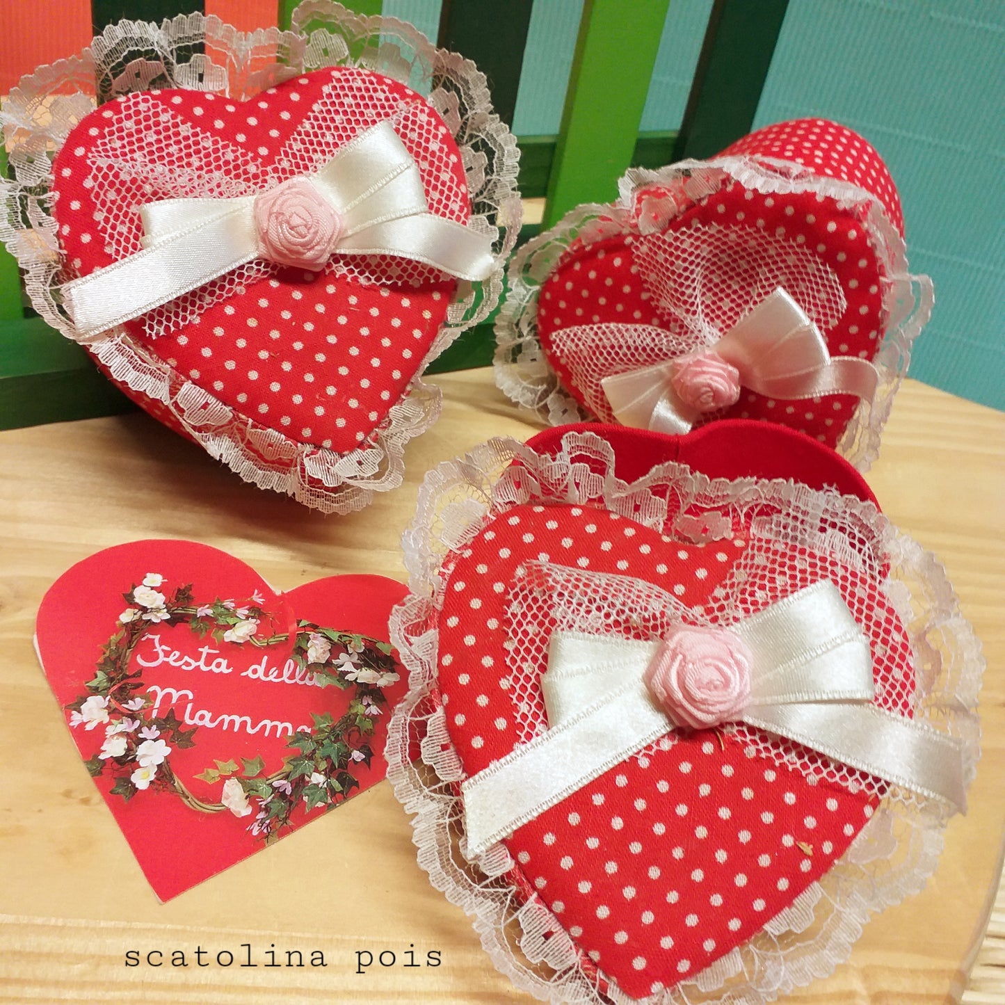 scatoline rosse pois forma cuore confezione regalo festa della mamma uso per chiudipacco packaging fioristi vetrinistica hobbistica materiali da decorare
