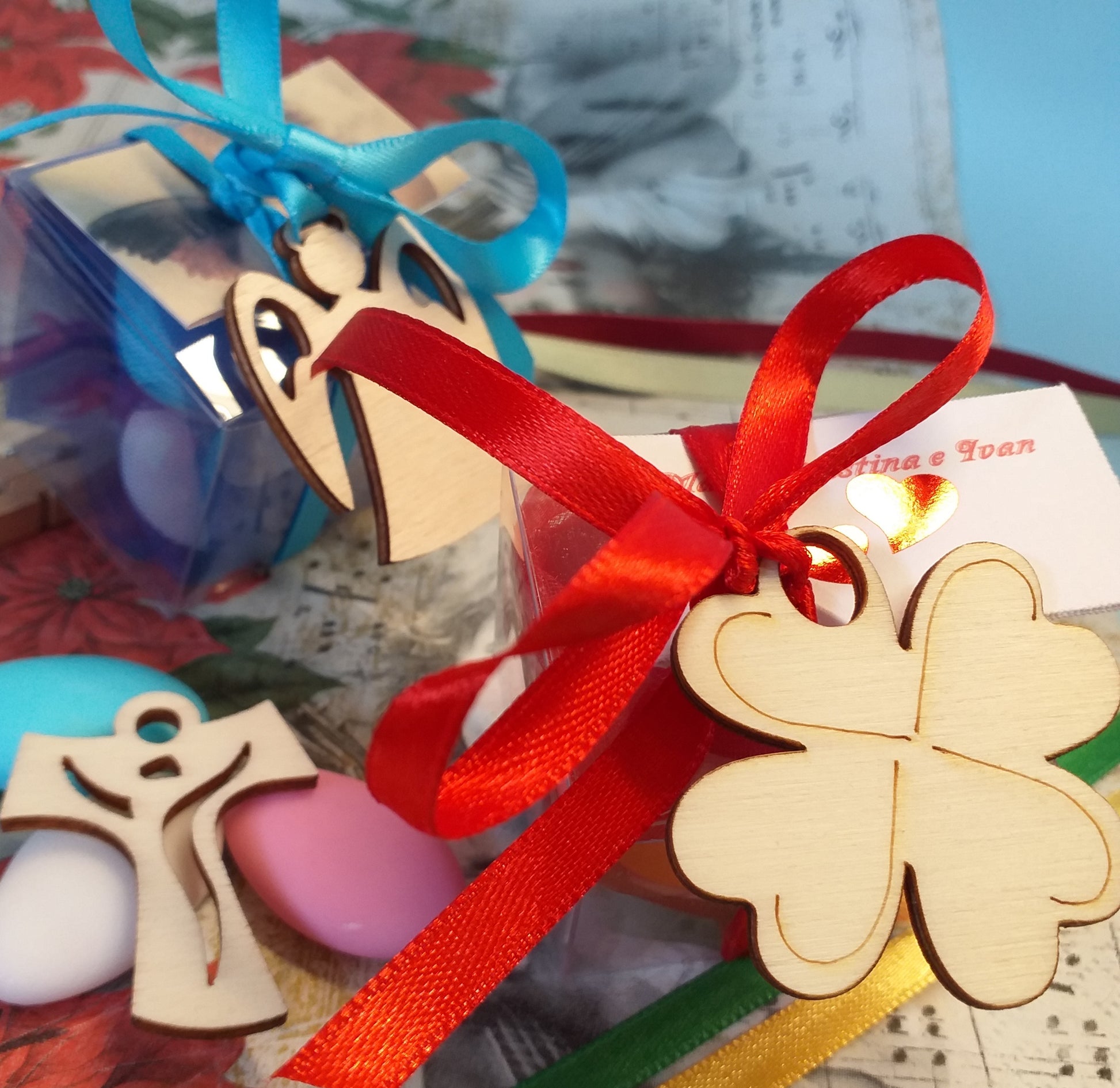 angioletto legno ciondolo angelo bianco shabby stilizzato scatoline aprifesta segnaposto bomboniere confetti bigliettino confezionate Battesimo Prima Comunione Cresima bambino maschietto