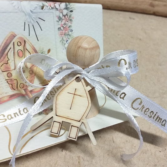 primo piano angelo stilizzato shabby country chic segnaposto originali Prima Comunione Santa Cresima Santo Giorno coccarda fiocco nastro ciondolo pirografato legno simboli Mitria Croce