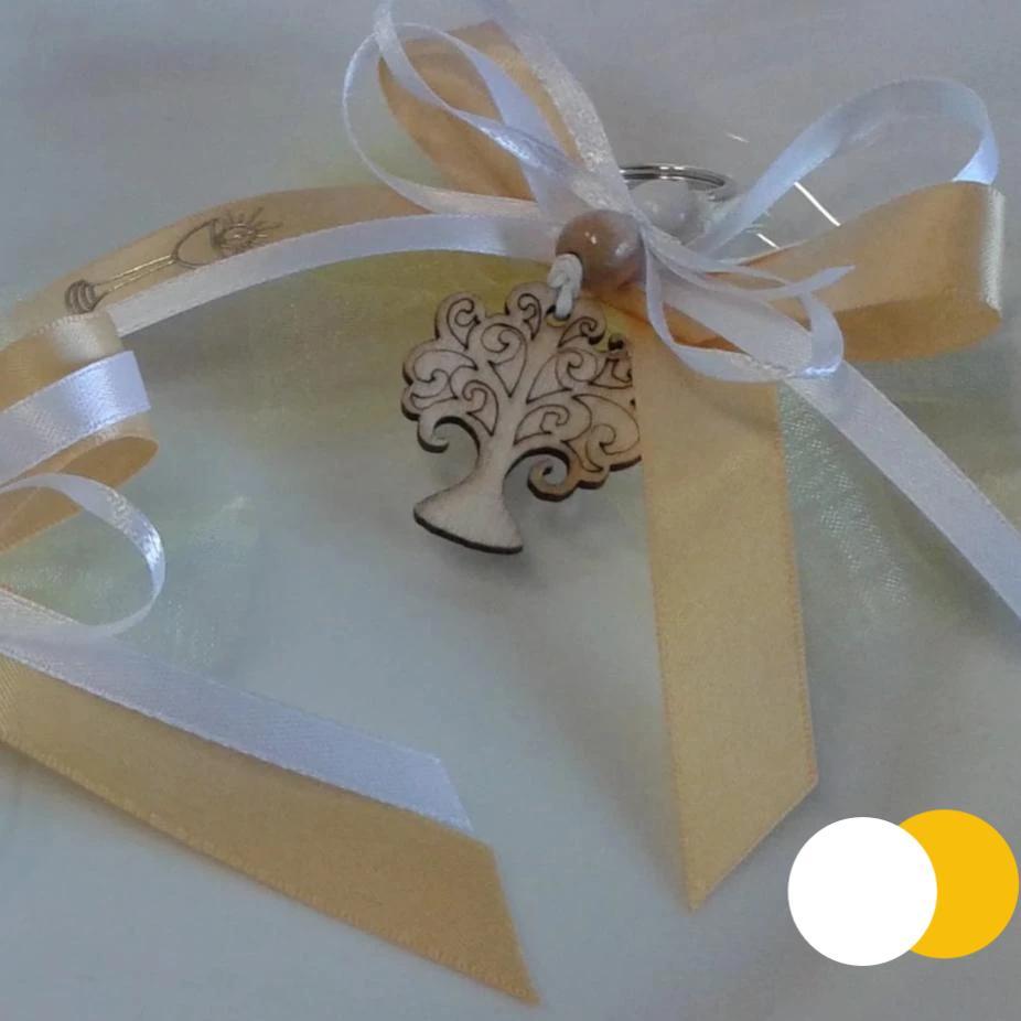 segnaposto comunione economico originale fatto a mano albero della vita con ciondolo legno e portachiavi bianco giallo dorato