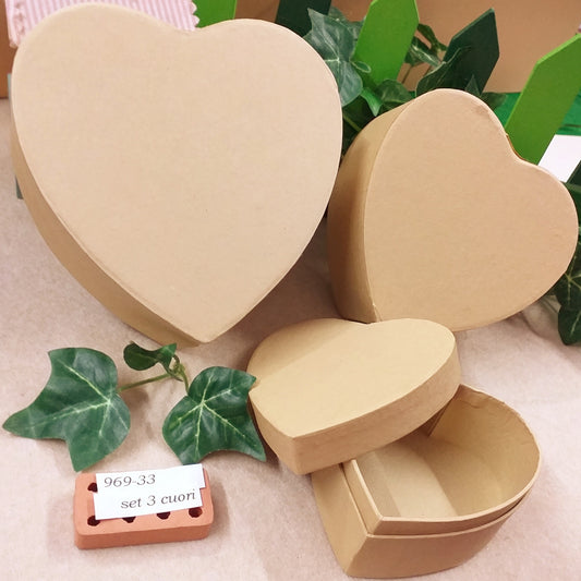 negozio articoli per decoupage cartonaggio oggetti di cartone ecrù da decorare in hobbistica creativa scatole packaging confezioni regalo forma cuore festa mamma san valentino pasqua natale
