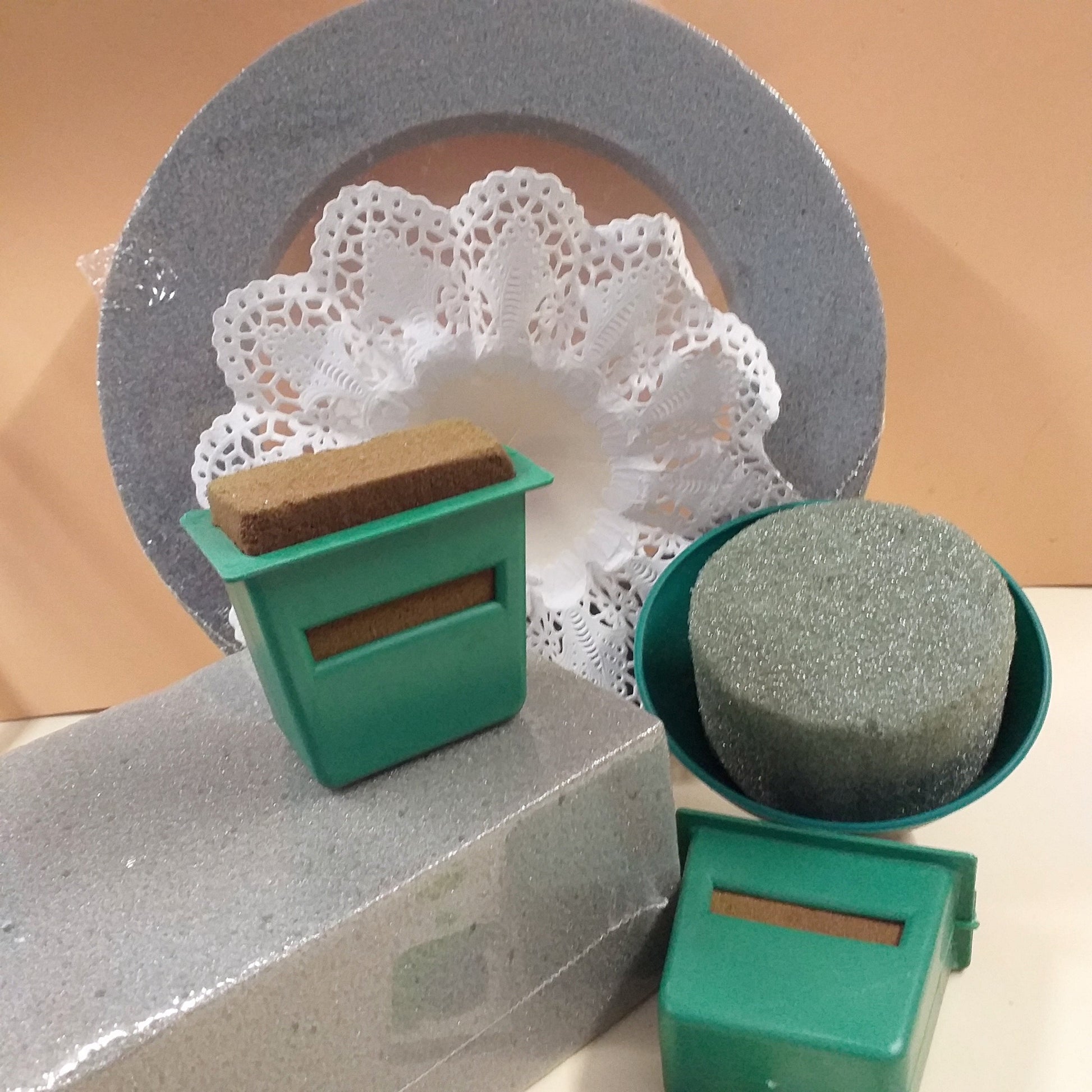 sottomazzi centrini carta basi supporti di spugna anelli ghirlande per fiori secchi finti artificiali e piante composizioni fioristi natalizie centrotavola Pasquali e bouquet festa della mamma