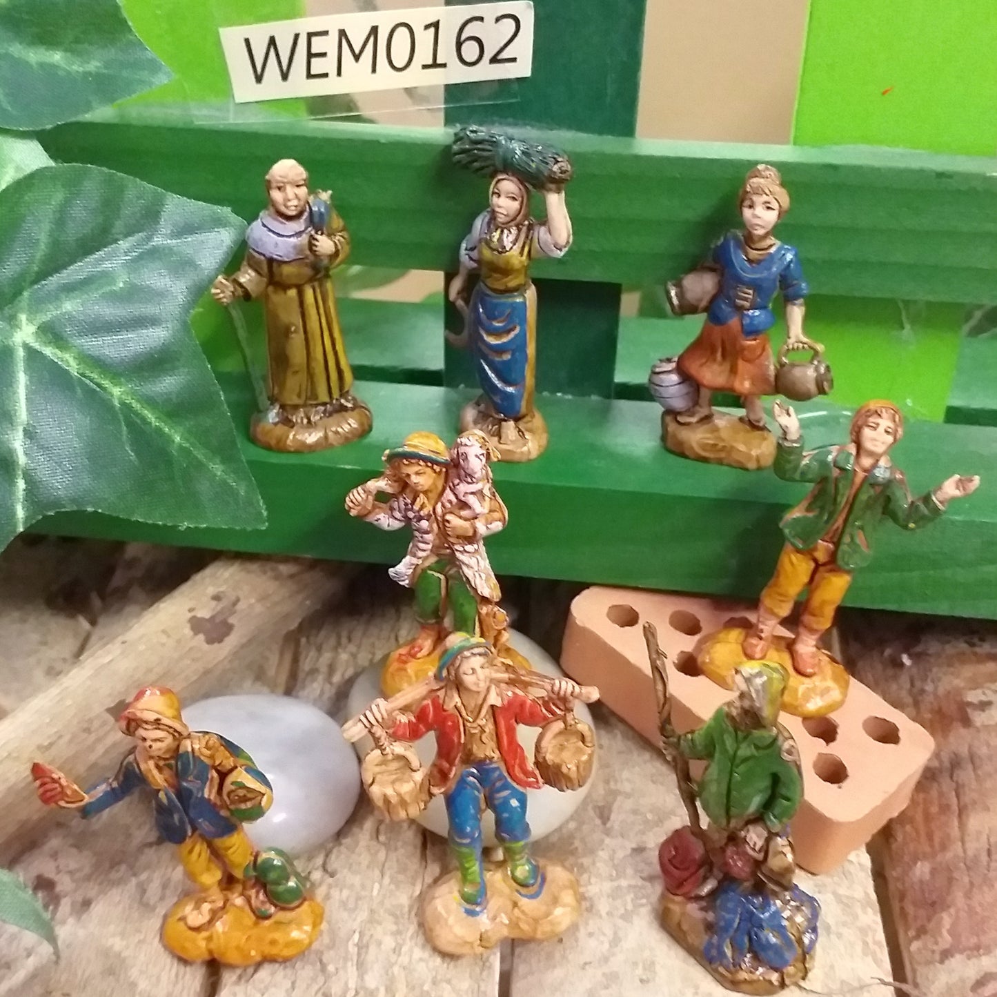 frate in preghiera, contadina, lavandaia, pastore, portatore di acqua statuine 3-4 cm presepe natale plastica simil-legno miniature piccole figuranti statuette pastori contadini mercanti artigiani popolani uso allestimento vetrinistica