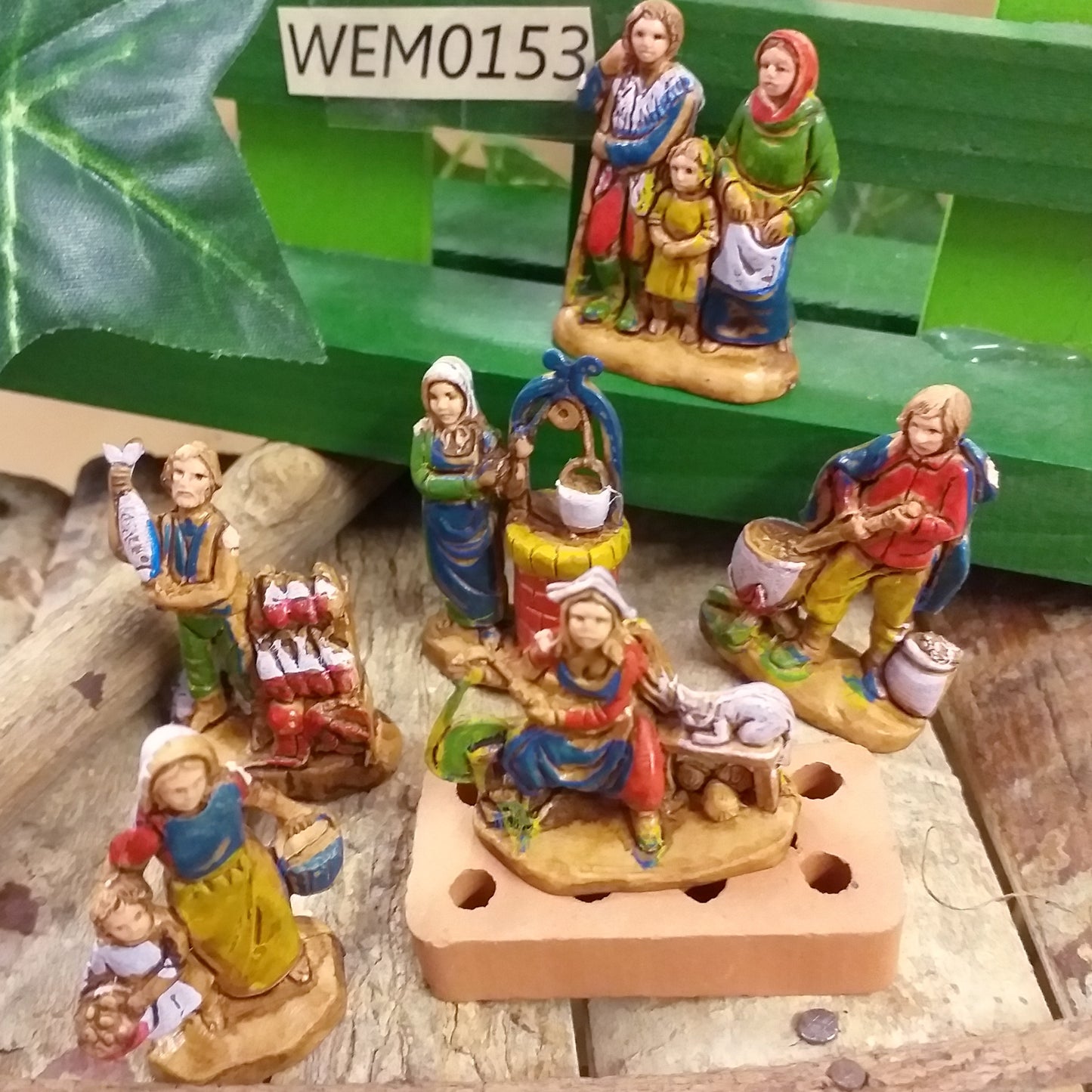 famiglia, lavandaia, mugnaio, pescivendolo, contadina, cuoca, mini statuine 3-4 cm presepe natale plastica simil-legno miniature piccole figuranti statuette pastori contadini mercanti artigiani popolani uso allestimento vetrinistica