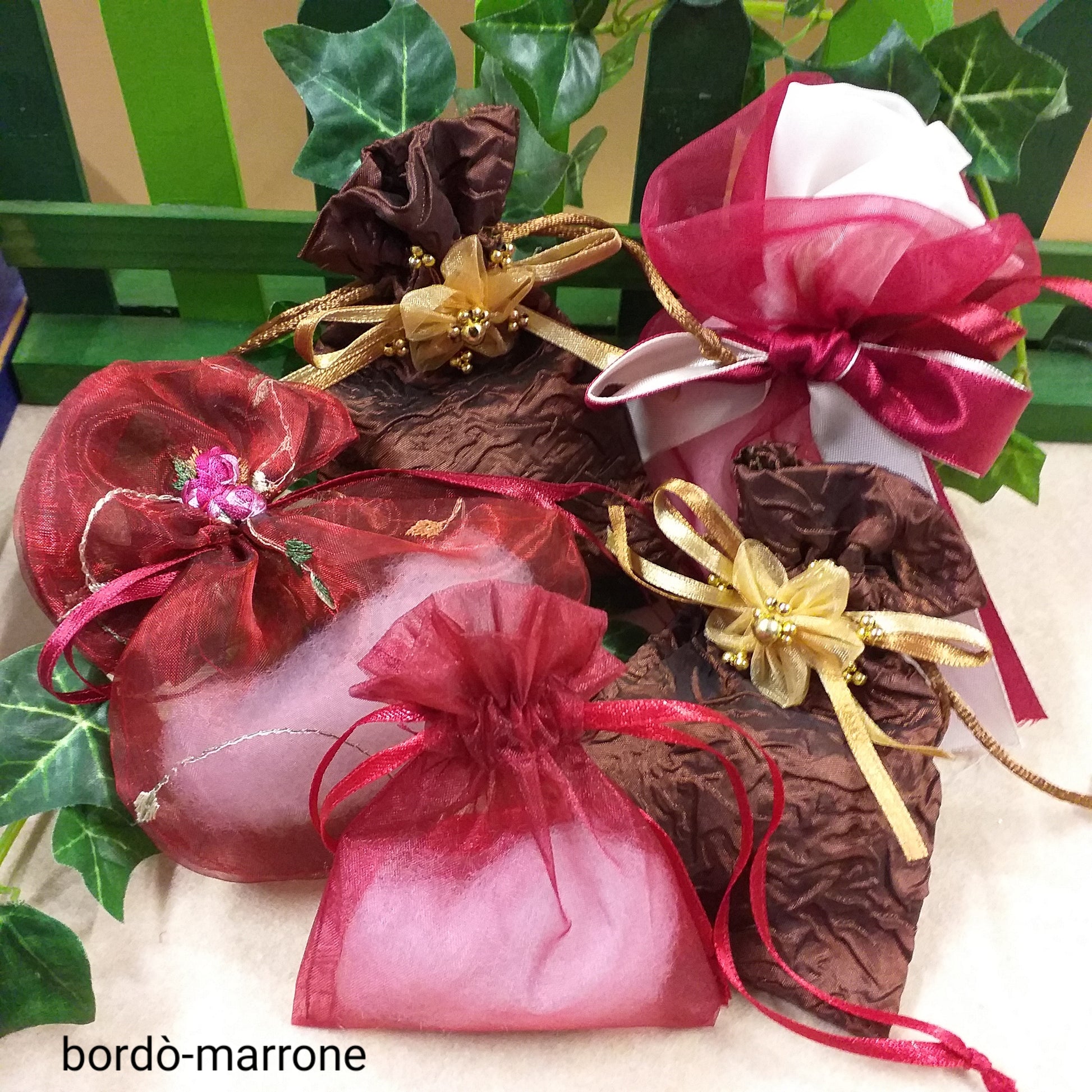 colore bordò marrone bimba battesimo nascita babyshower comunione cresima shop online negozio di vendita stock offerta sacchetti portaconfetti economici sacchettini colorati assortiti misti portalavanda portariso portapetali porta pot pourri fiori secchi profumati