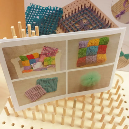 cosa creare idee disegni schemi weaving pin wooden loom Stafil telaio legno di tessitura con spine bastoncini perni cosa realizzare con filo cotone rafia mattonelle granny di filato rafia con ago plastica curvo cuscini packaging scatole borsette ponpon