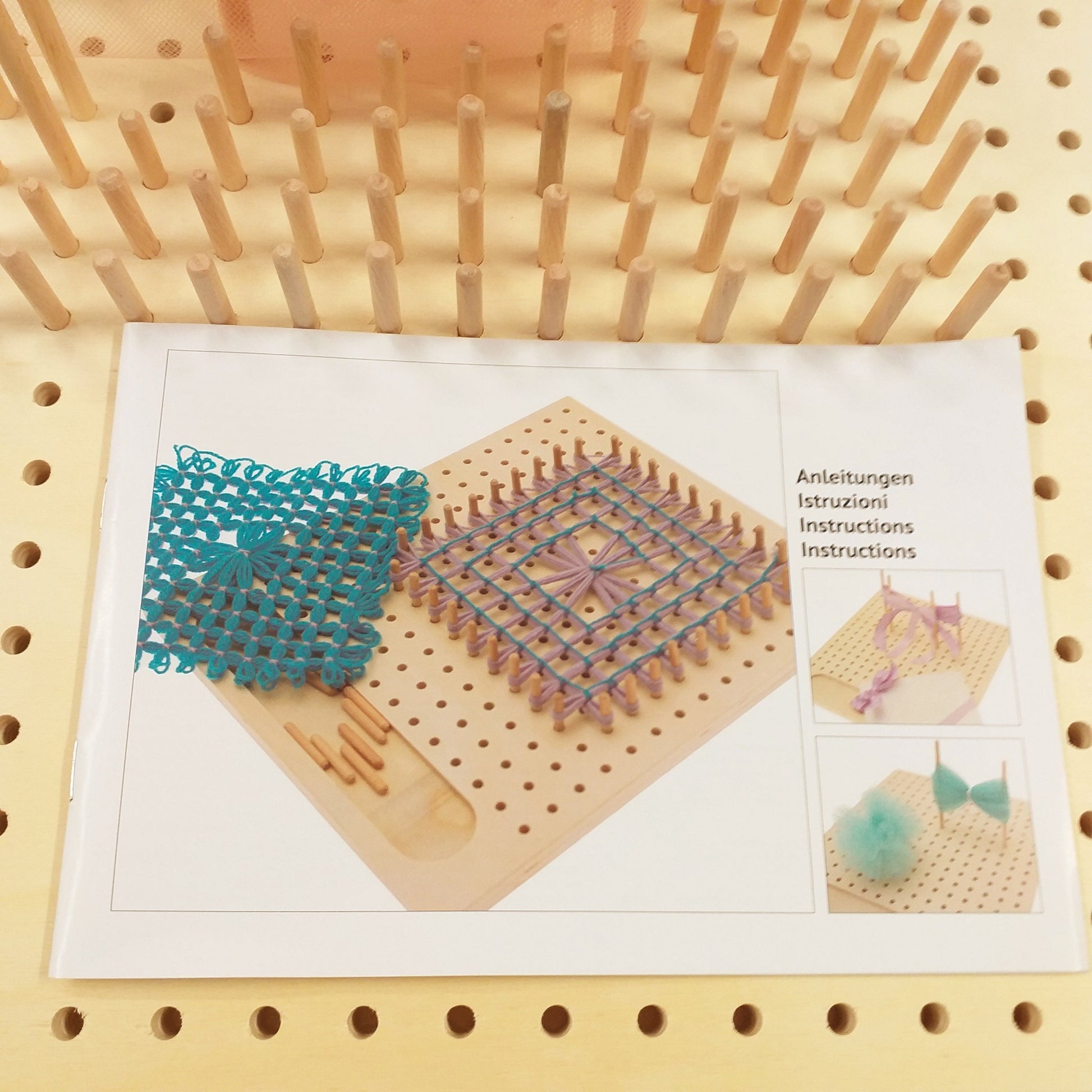 istruzioni idee disegni schemi weaving pin wooden loom Stafil telaio legno di tessitura con spine bastoncini perni cosa realizzare con filo cotone rafia mattonelle granny di filato