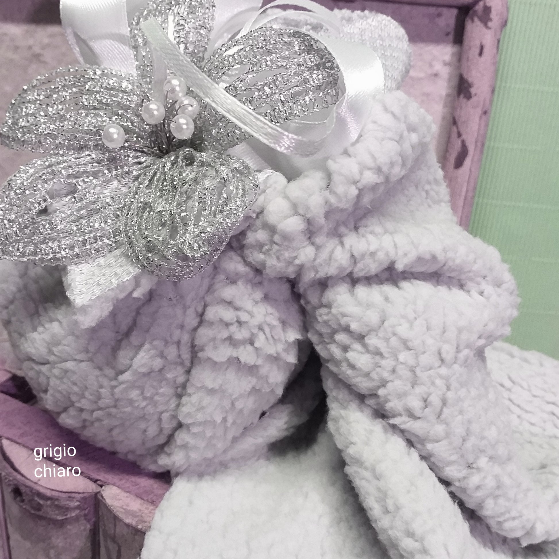 grigio chiaro agnellino tessuto pelliccia sintetica stoffa da hobby creativi pelo corto plush ricciolini idea fai da te sfere palline albero natale uso creare gnomi pupazzi folletti elfi fate angeli natalizi