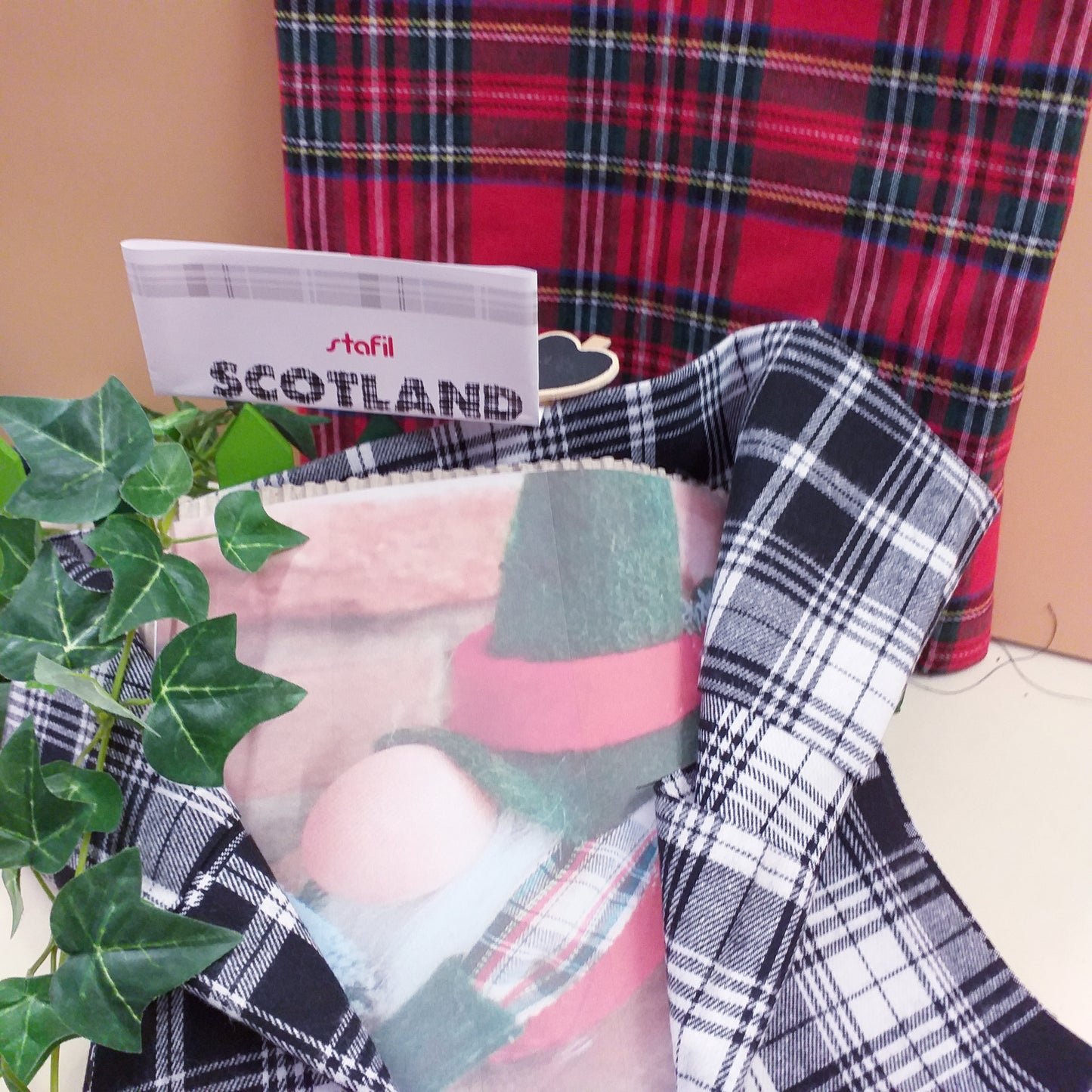 Scotland stafil nero bianco rosso blu panno tessuto scozzese lana sintetica stoffa tartan a quadretti per cuscino Sancho Natale addobbi decorazioni fai da te hobbistica cucito creativo gnomi del bosco e della neve