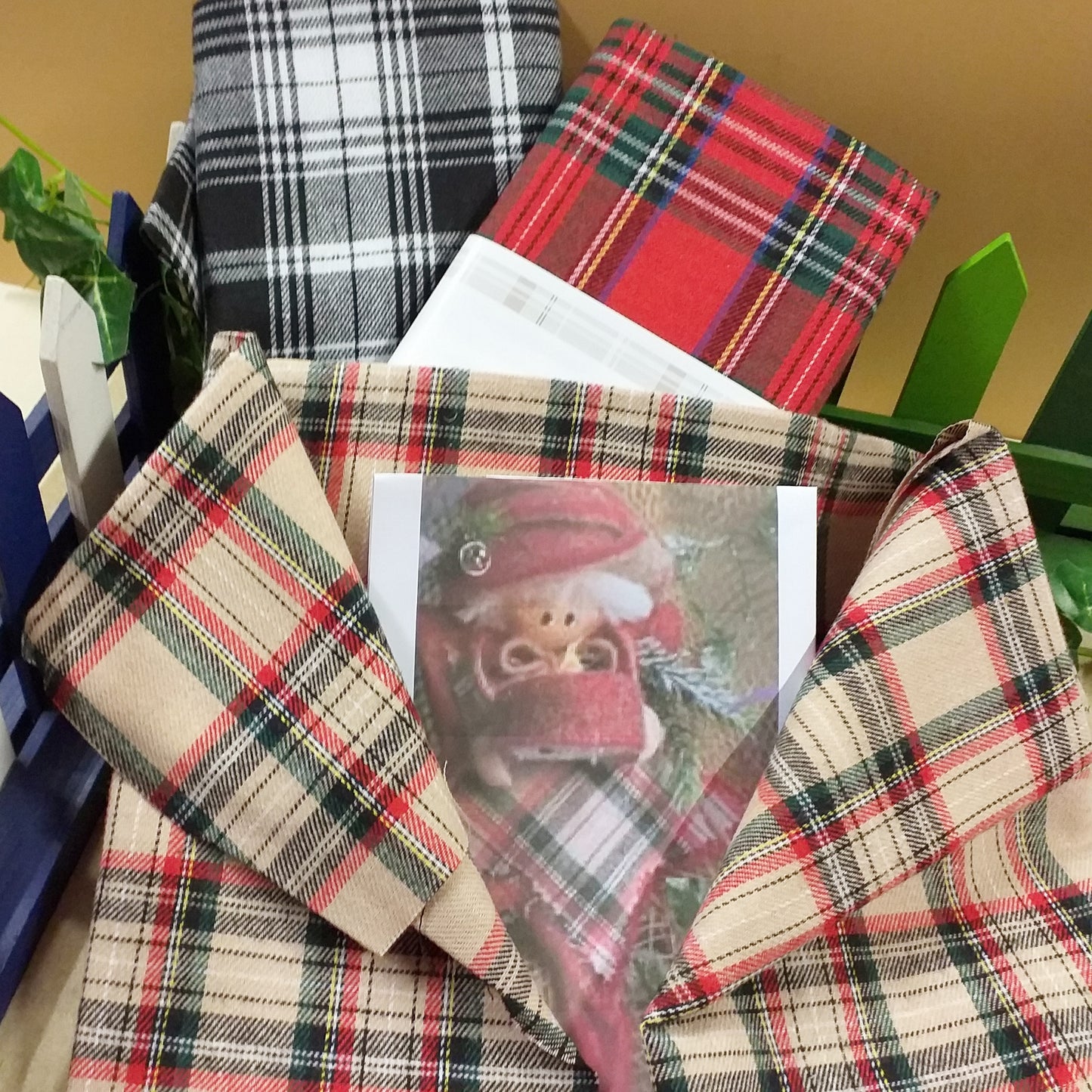 Scotland stafil beige nero bianco rosso blu panno tessuto scozzese lana sintetica stoffa tartan a quadretti uso cucito cuscino Sancho Natale addobbi decorazioni fai da te hobbistica creativa gnomi del bosco e della neve streghetta befanella