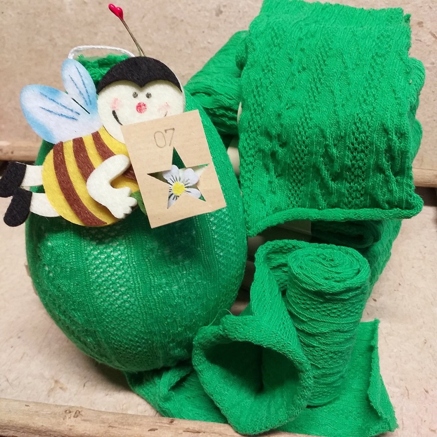 tessuto tubolare maglina verde treccia elasticizzato uso per rivestire polistirolo uova bambola palline gnomi Natale 