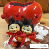 vaso ceramica cuoricini e cuore rosso doppie coccinelle per confezione regalo san valentino e fiori rose mazzo